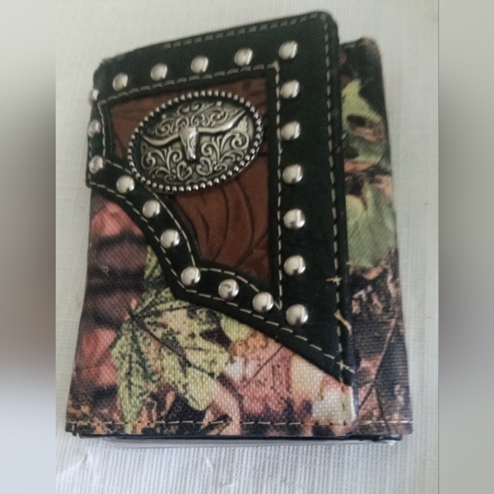 3/$15   TriFold Wallet Camo  w Medallion Long Horn AS IS